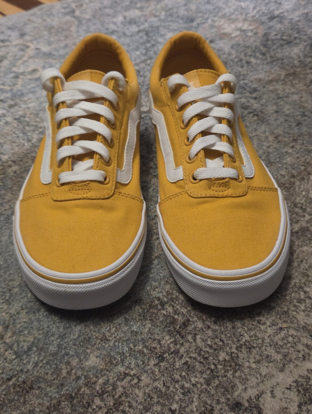 Vans Old Skool Yellow/White Low-Top Skate Shoes – Women’s 8.5 (Like New!)